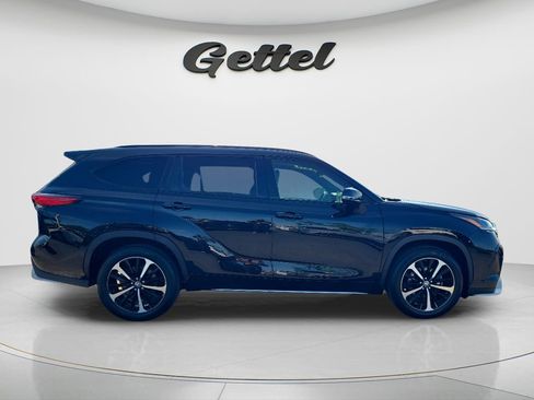 Used 2022 Toyota Highlander XSE FWD image 4