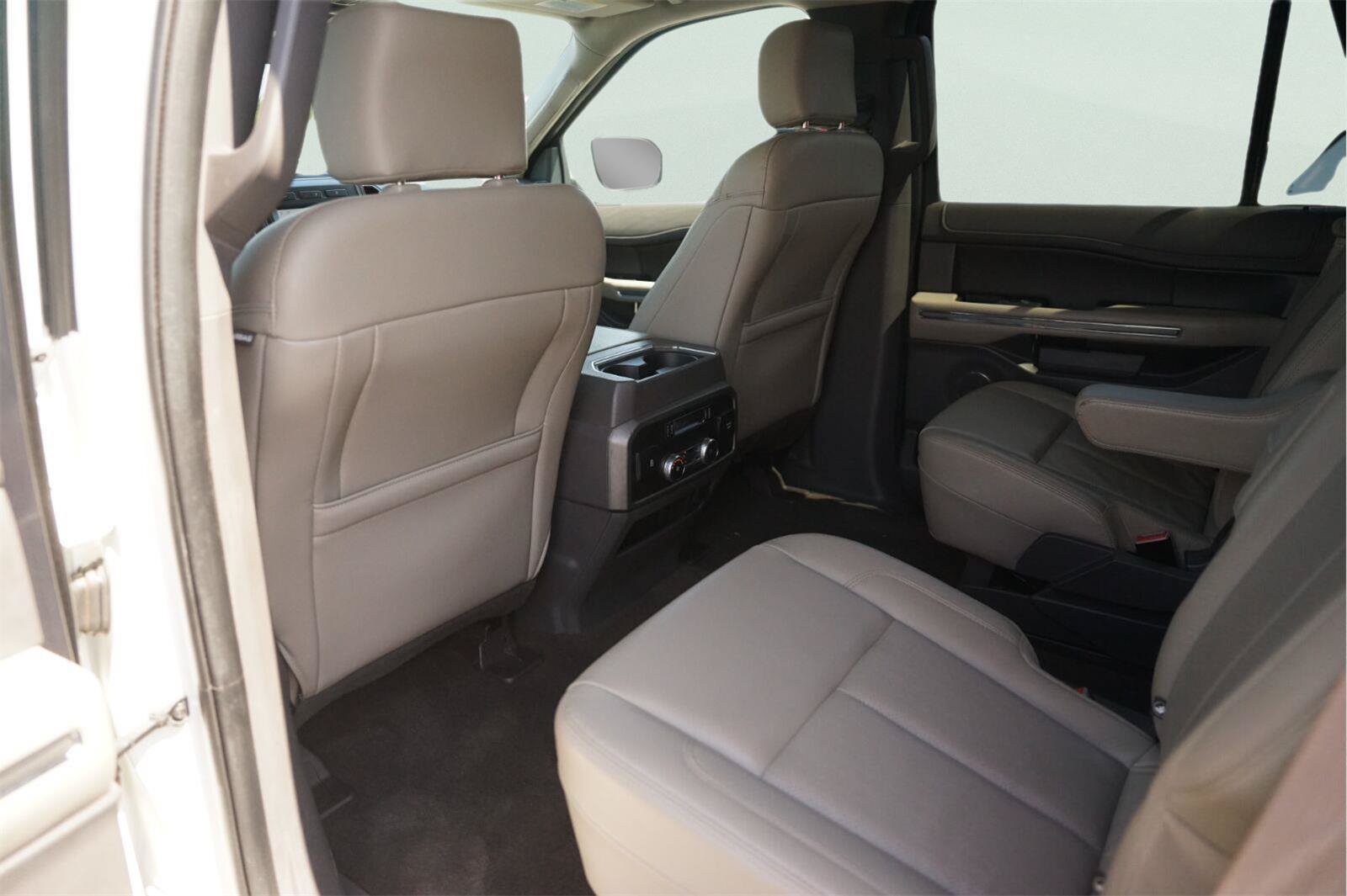 Used 2020 Ford Expedition XLT w/ Equipment Group 202A RWD image 12