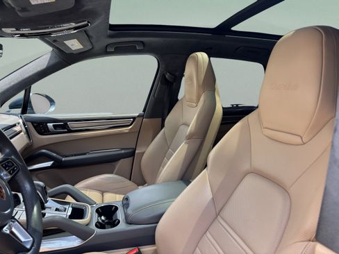 Used 2019 Porsche Cayenne Turbo AWD/4WD image 18