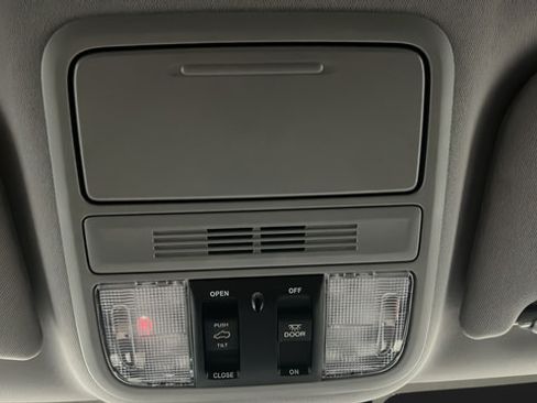 Used 2023 Honda Odyssey EX-L image 34