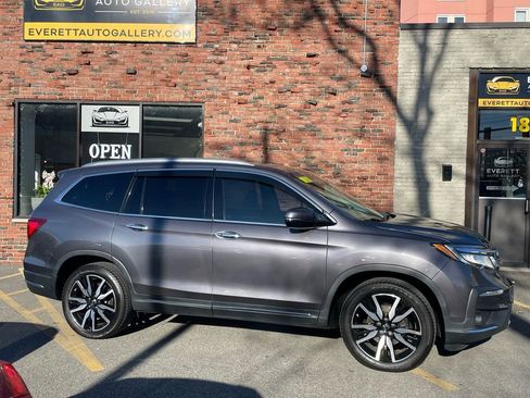 Used 2021 Honda Pilot Touring image 2