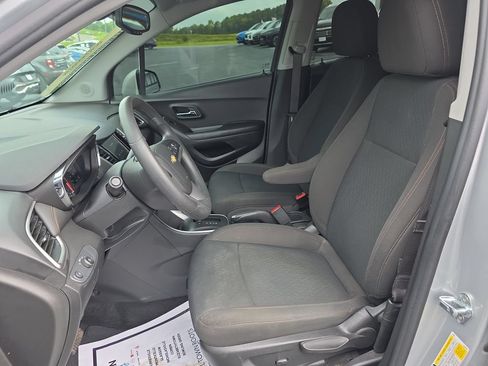 Used 2022 Chevrolet Trax LS w/ Tint and Cruise Package FWD image 14