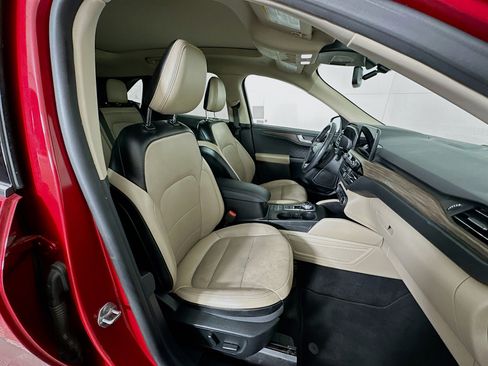 Used 2020 Ford Escape Titanium image 32