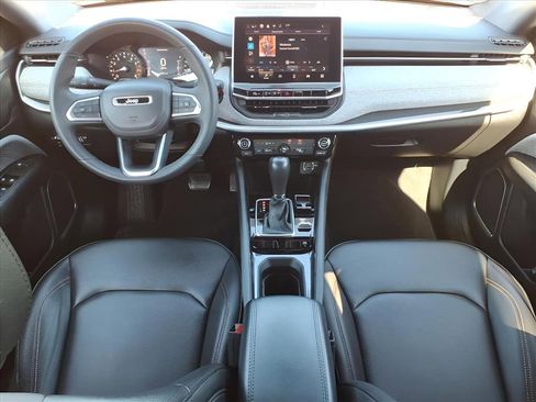 Used 2024 Jeep Compass Latitude image 21