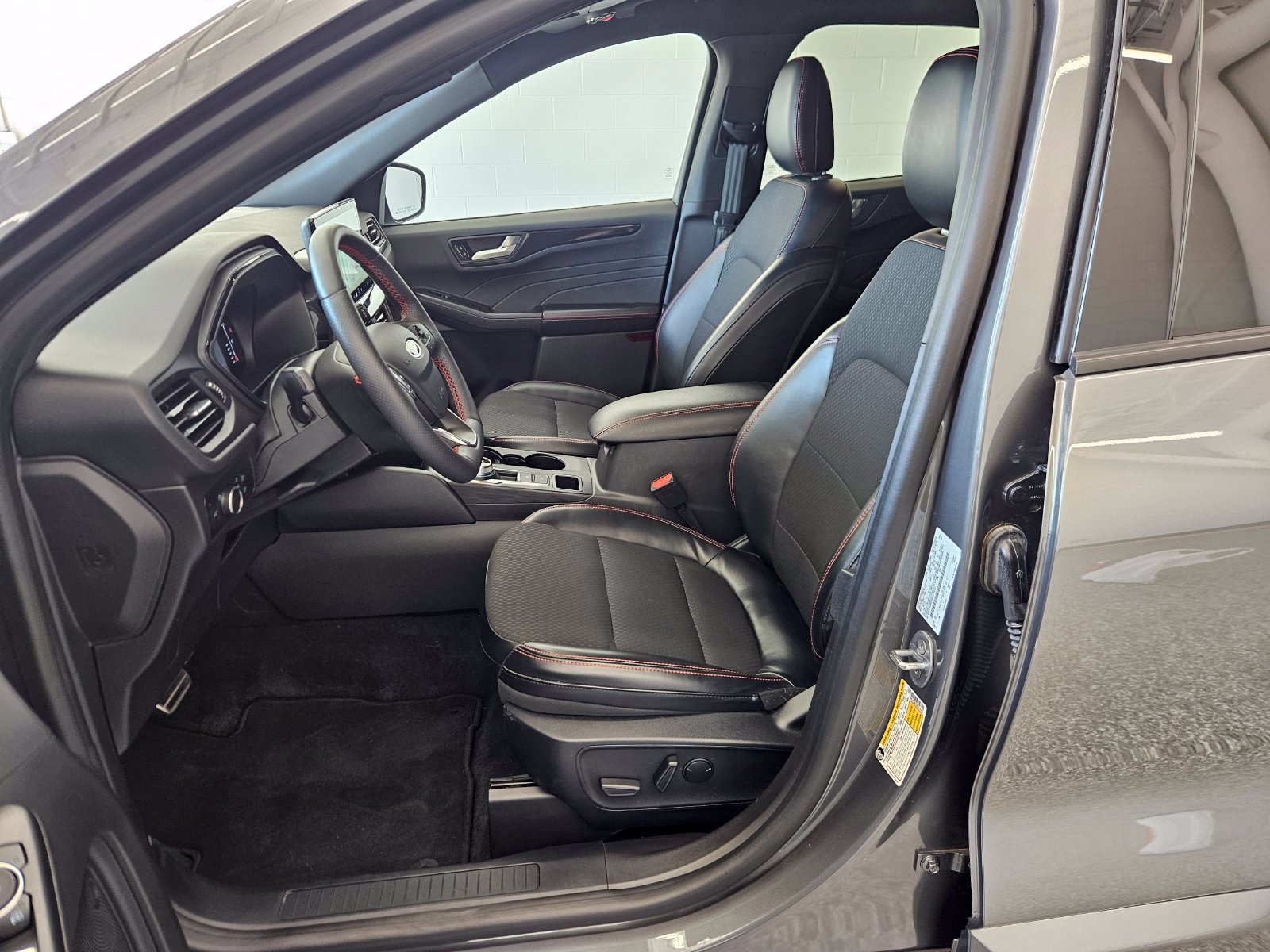 Used 2024 Ford Escape ST-Line w/ Tech Pack #1 FWD image 14