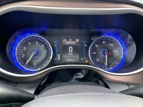 Used 2017 Chrysler Pacifica Touring-L image 24