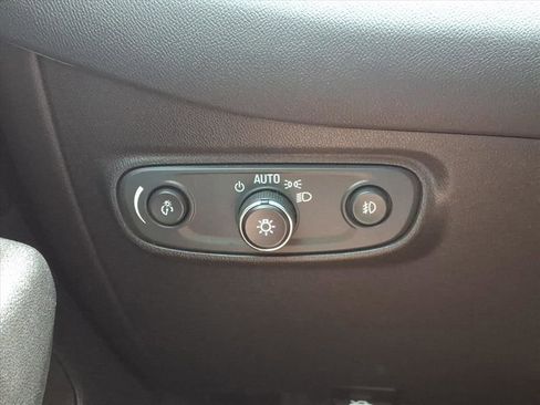 Used 2023 Chevrolet Equinox Premier FWD image 11