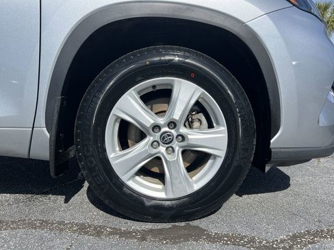 Used 2024 Toyota Highlander LE image 13