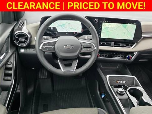 New 2026 Chevrolet Equinox LT w/ Convenience Package II AWD/4WD image 17