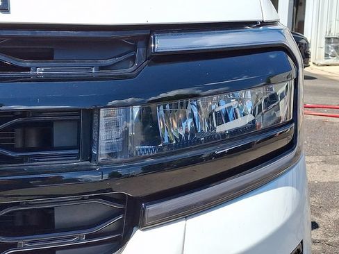 Used 2024 Ford Expedition Limited AWD/4WD image 9