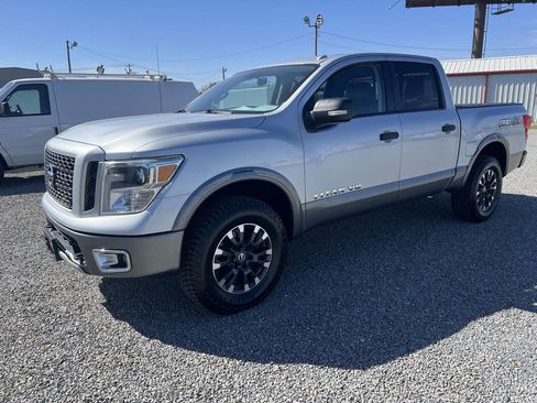 Used 2018 Nissan Titan PRO-4X image 3