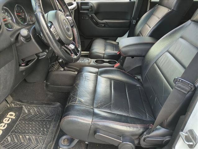 Used 2012 Jeep Wrangler Unlimited Sahara AWD/4WD image 13