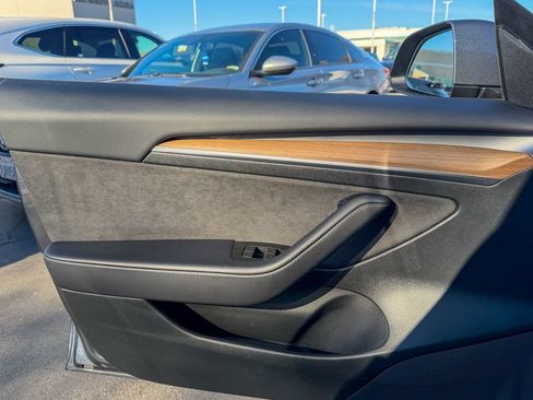 Used 2023 Tesla Model 3 Standard Range image 11