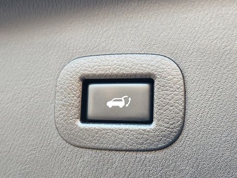 Used 2012 INFINITI QX56 7-passenger w/ Theater Pkg image 30