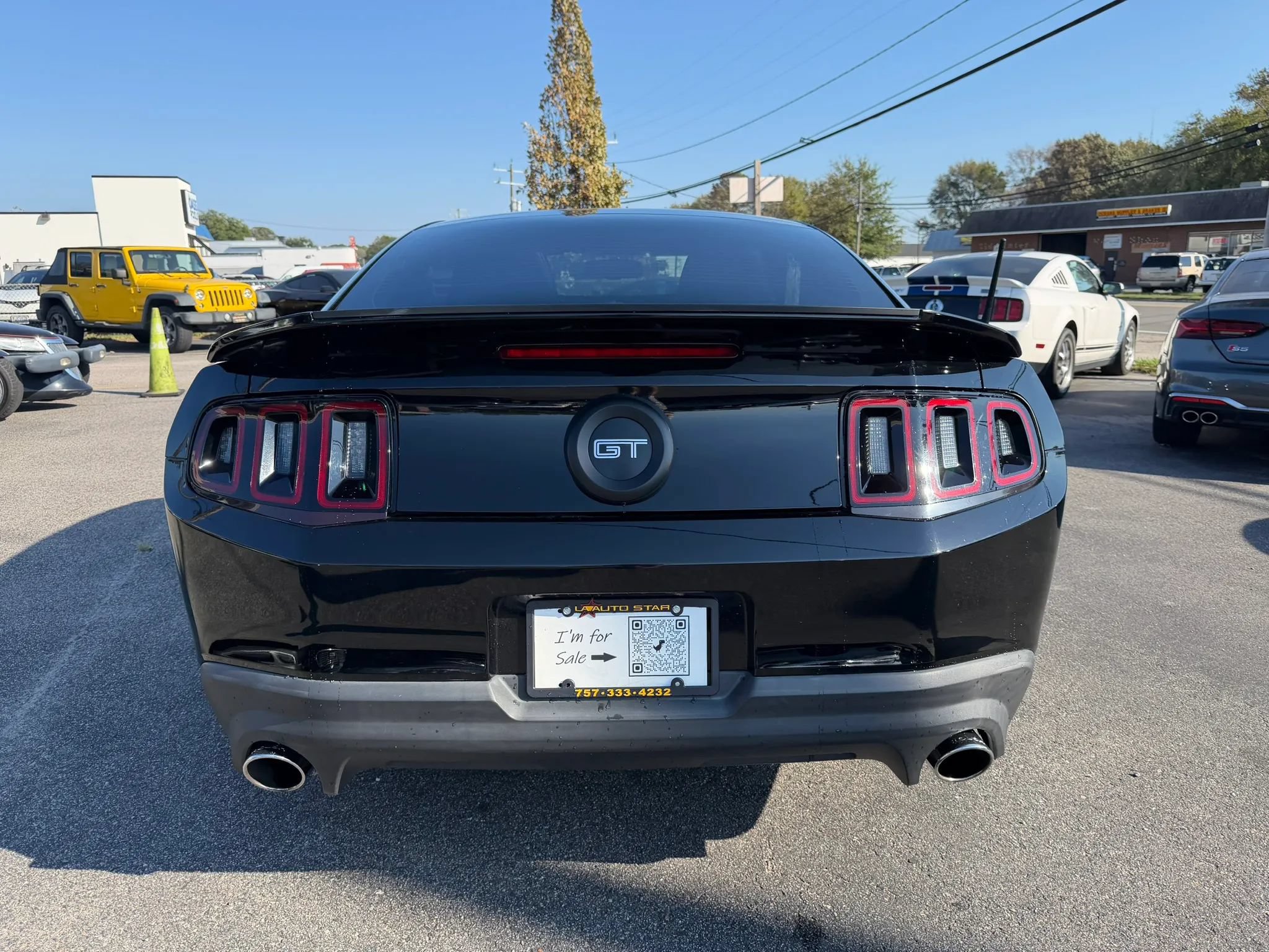 Used 2012 Ford Mustang GT Premium w/ HID Headlamps & Security Pkg RWD image 4