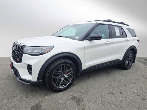 Used 2025 Ford Explorer ST image 7