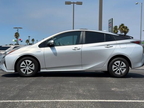 Used 2016 Toyota Prius Four w/ Advanced Technology Package FWD image 7