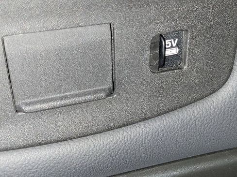 Used 2021 Land Rover Defender 110 SE image 32