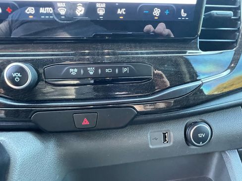 Used 2022 Ford Transit 250 Medium Roof AWD image 30