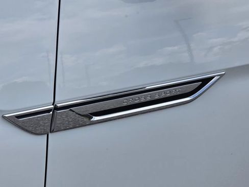 Used 2021 Volkswagen Atlas Cross Sport SE w/ Panoramic Sunroof Package FWD image 29