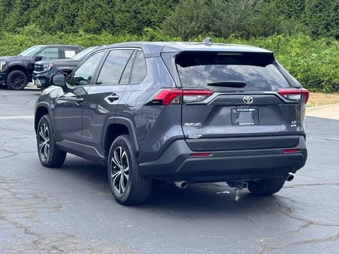 Used 2022 Toyota RAV4 LE AWD/4WD image 14