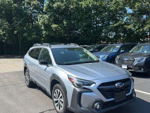 Used 2024 Subaru Outback Premium AWD/4WD image 3