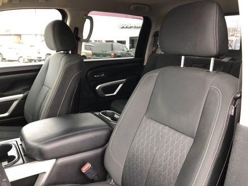 Used 2018 Nissan Titan SV w/ SV Convenience Package image 13