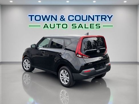 Used 2021 Kia Soul LX FWD image 3