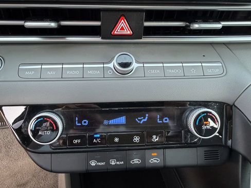 Used 2024 Hyundai Elantra SEL FWD image 25