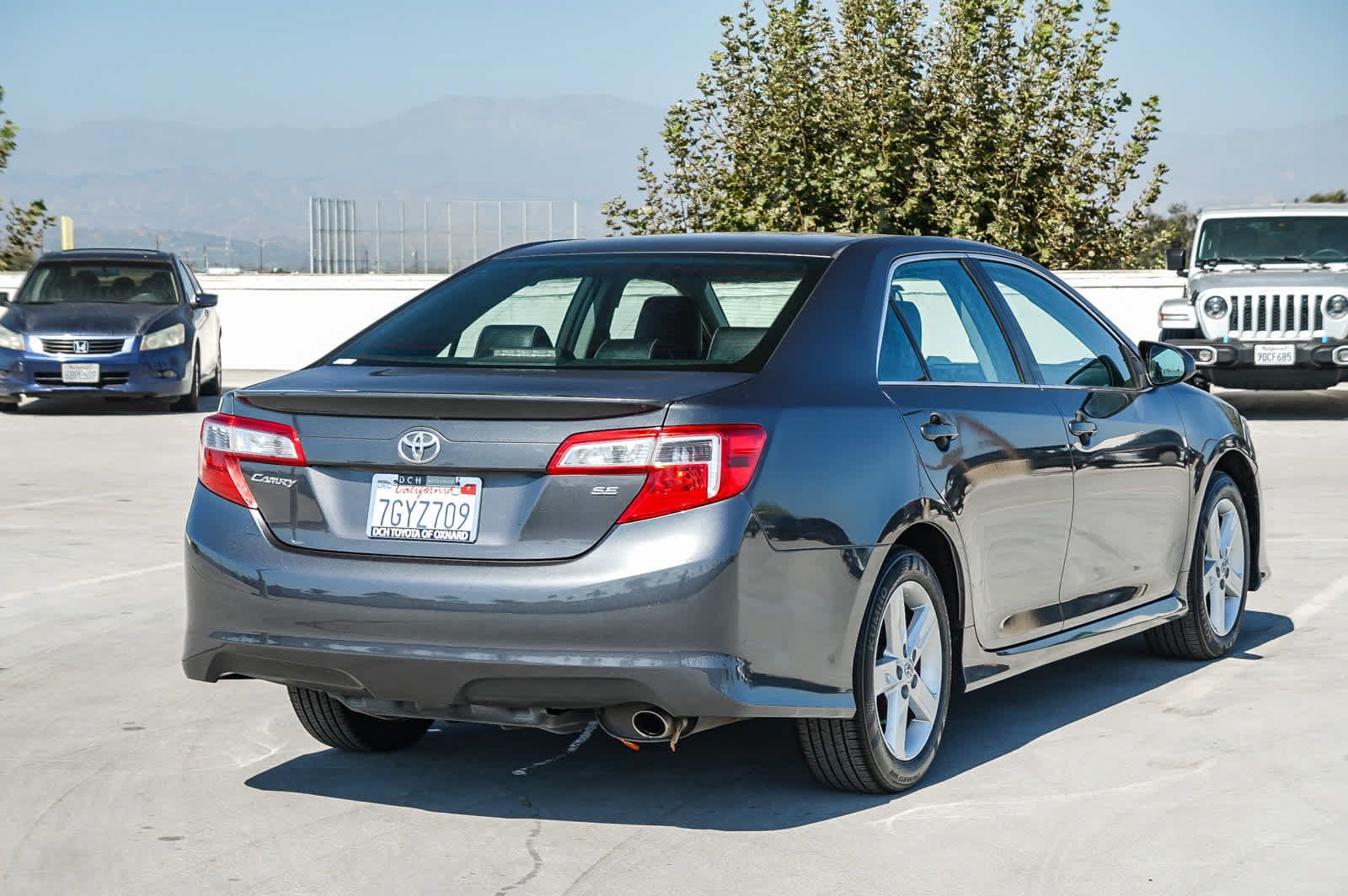 Used 2014 Toyota Camry SE FWD image 5