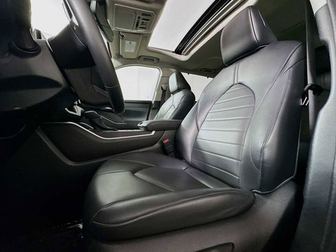 Used 2024 Toyota Highlander XLE image 18