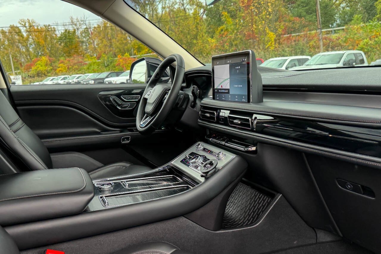 Used 2024 Lincoln Aviator AWD w/ Premium Package image 14