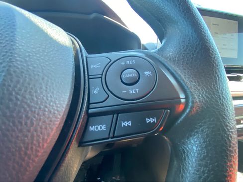 Used 2025 Toyota RAV4 XLE FWD image 20