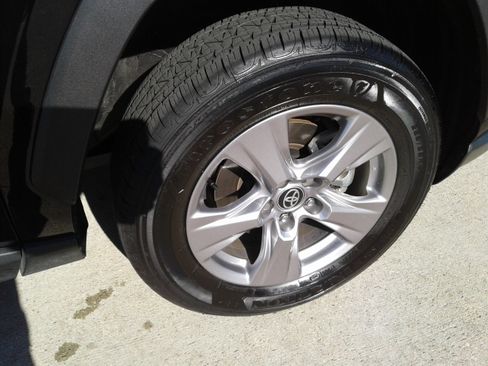 Used 2025 Toyota RAV4 XLE image 9