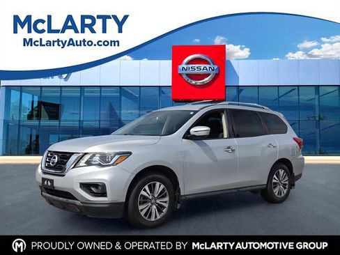 Used 2020 Nissan Pathfinder SV FWD image 1