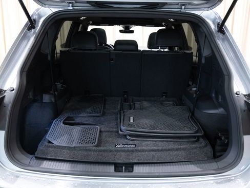 Used 2023 Volkswagen Tiguan SE R-Line FWD image 25