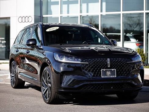 Used 2025 Lincoln Aviator Black Label w/ Jet Appearance Package image 2