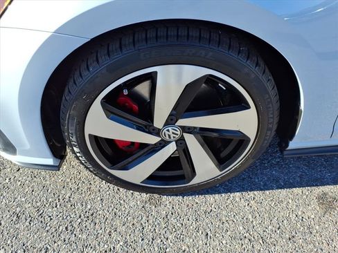 Used 2018 Volkswagen GTI SE image 11