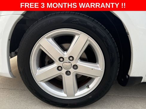 Used 2013 Dodge Avenger SE image 32