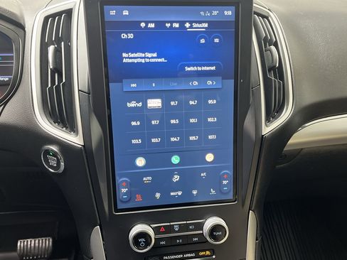 Used 2022 Ford Edge SEL w/ Convenience Package image 17