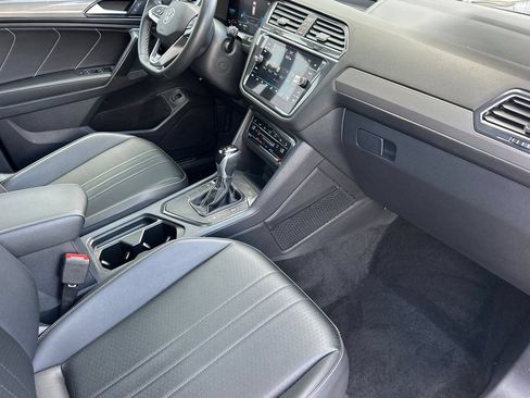 Used 2023 Volkswagen Tiguan SE R-Line FWD image 17