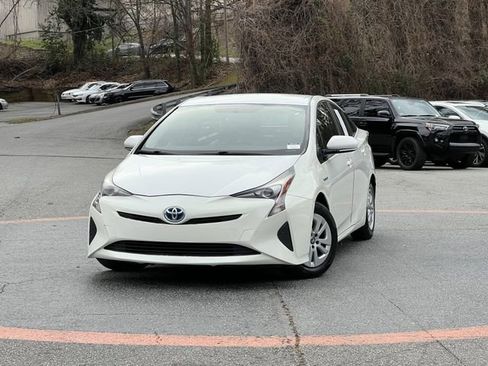 Used 2016 Toyota Prius Two image 1