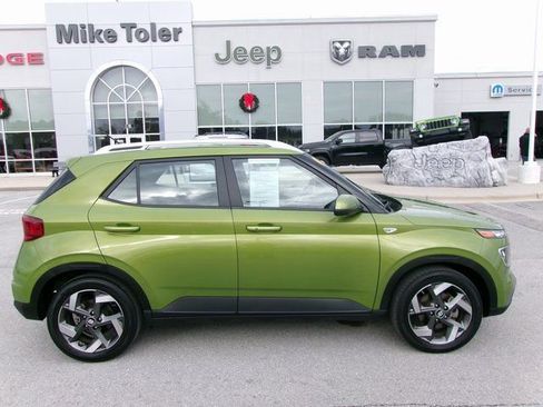 Used 2024 Hyundai Venue SEL image 5