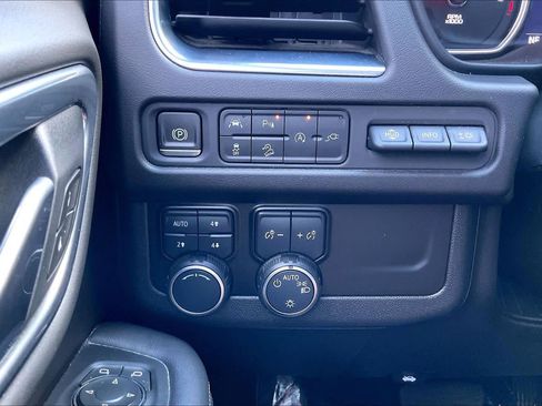 Used 2021 Chevrolet Suburban Premier image 33