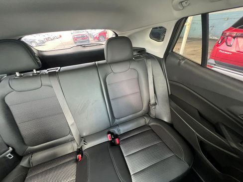 Used 2025 Chevrolet Trax LT FWD image 37