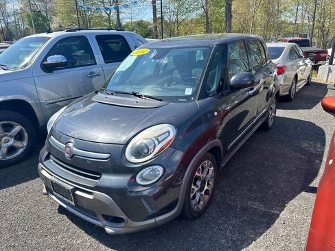 Used 2014 FIAT 500L Trekking w/ Popular Equipment Group FWD image 1