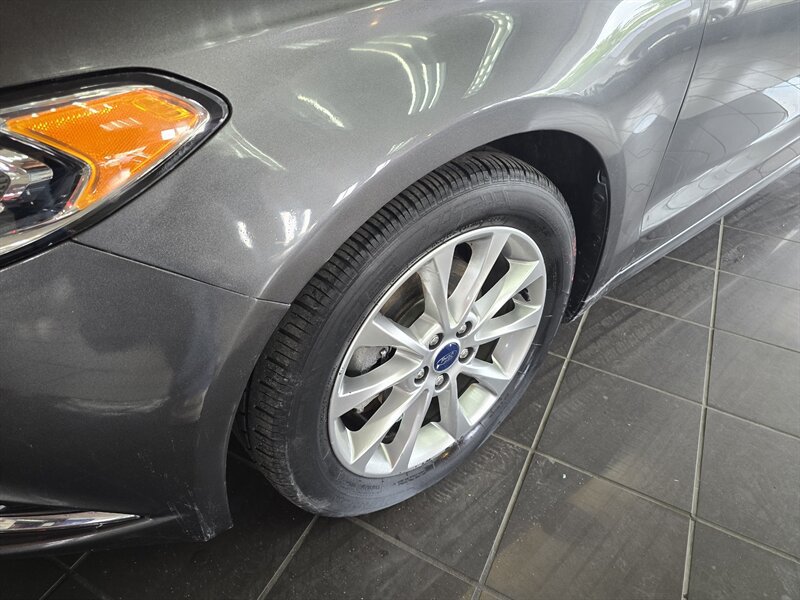 Used 2017 Ford Fusion SE w/ Fusion SE Technology Package FWD image 29