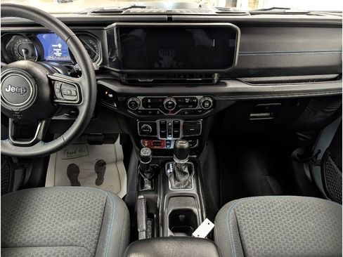 Used 2024 Jeep Wrangler Unlimited Rubicon 4xe AWD/4WD image 15