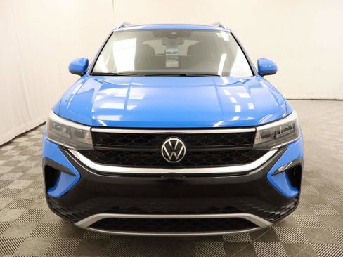 Certified 2023 Volkswagen Taos SE w/ Panoramic Sunroof Package image 5