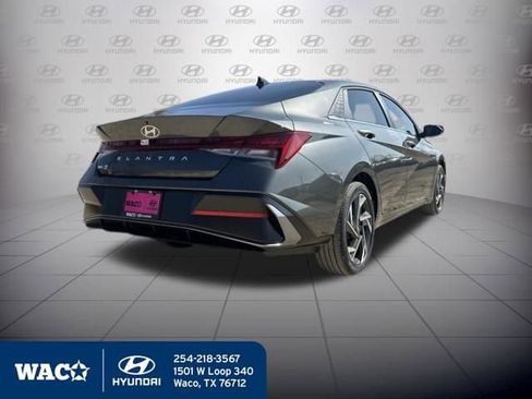 Used 2025 Hyundai Elantra SEL image 9